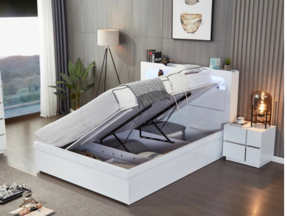 New York Complete 4-Piece Queen White Bedroom Suite with Massive Under Bed Storage