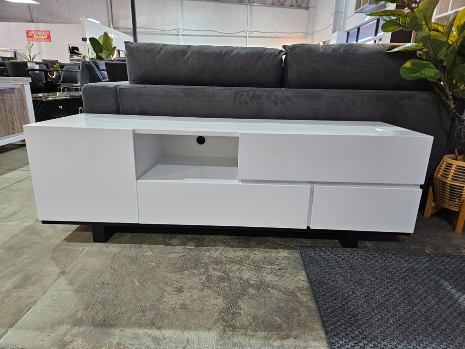Luke 2.0m Entertainment Unit