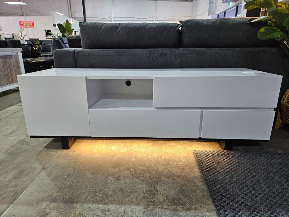 Luke 2.0m Entertainment Unit
