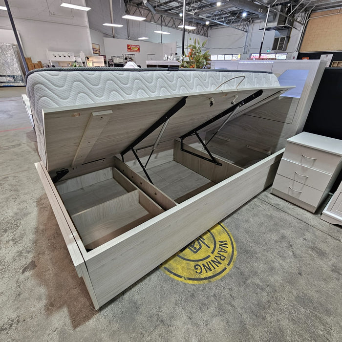 Chicago King Single Bed, Cream White Wash
