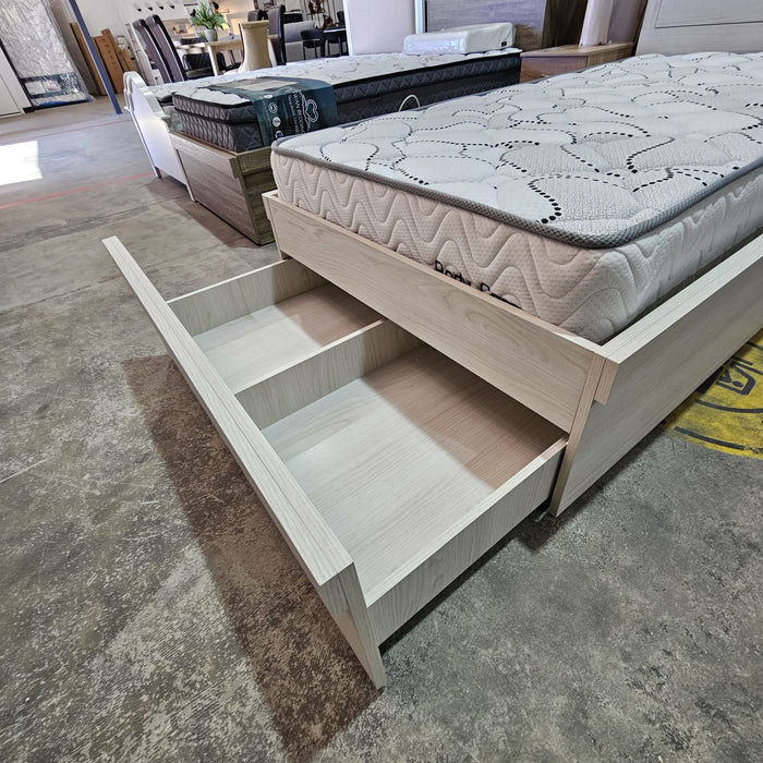 Chicago King Single Bed, Cream White Wash