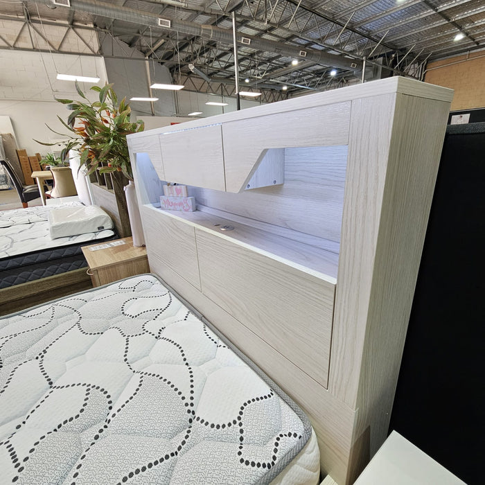 Chicago King Single Bed, Cream White Wash