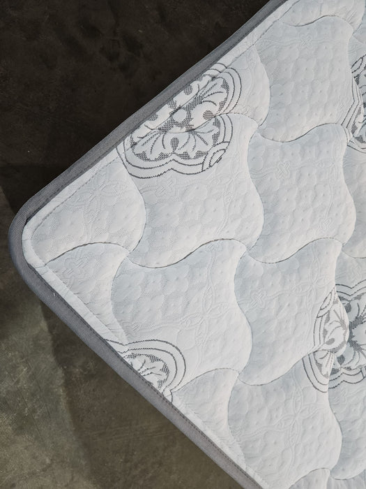 Spinal Support Extra Firm Queen Mattress FREE Mattress Protector
